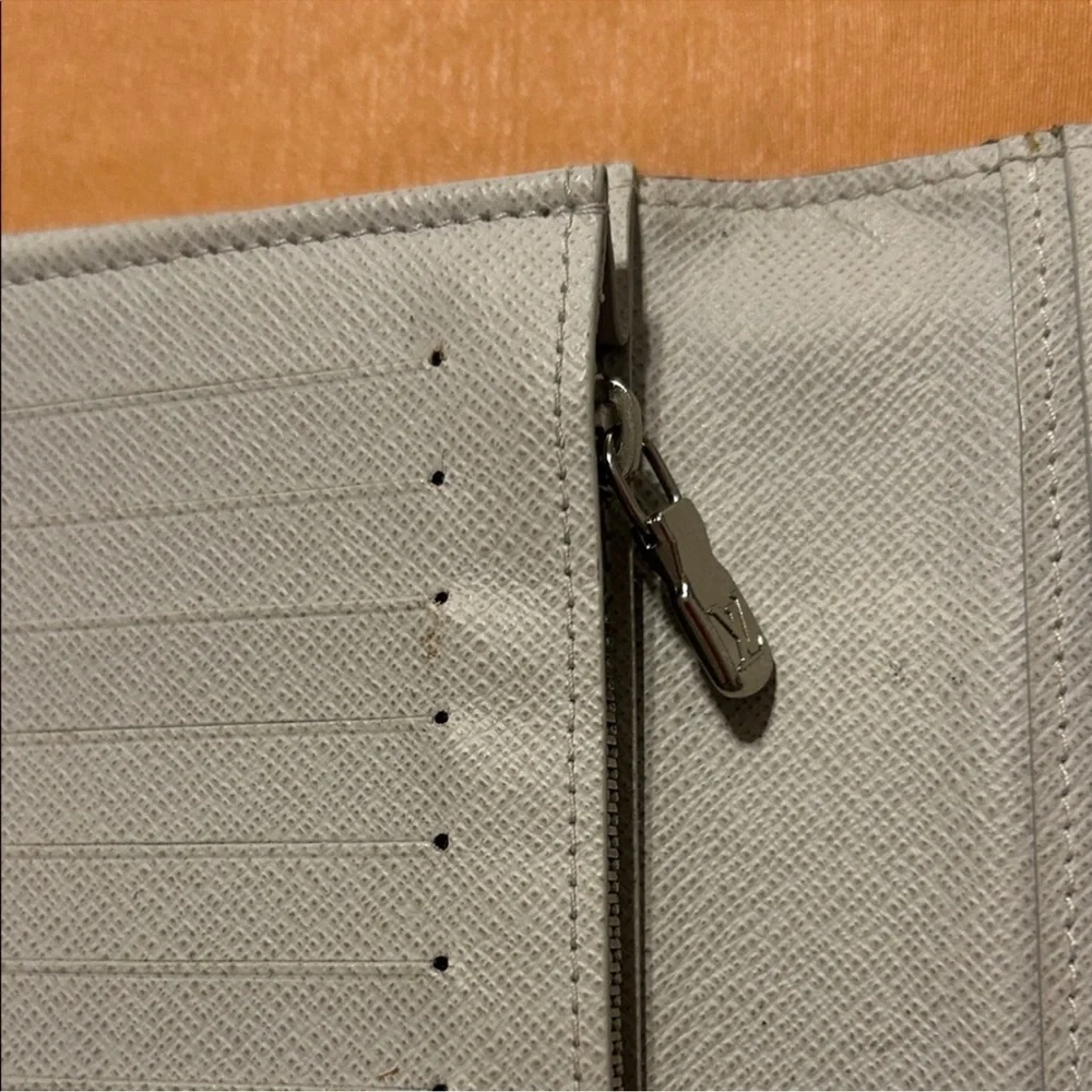 LV Taiga Rama Zipper Wallet-Excellent Condition